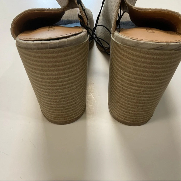 Express Womens Shoes Size 10 Open Toe Sandals Tan - Picture 4 of 11